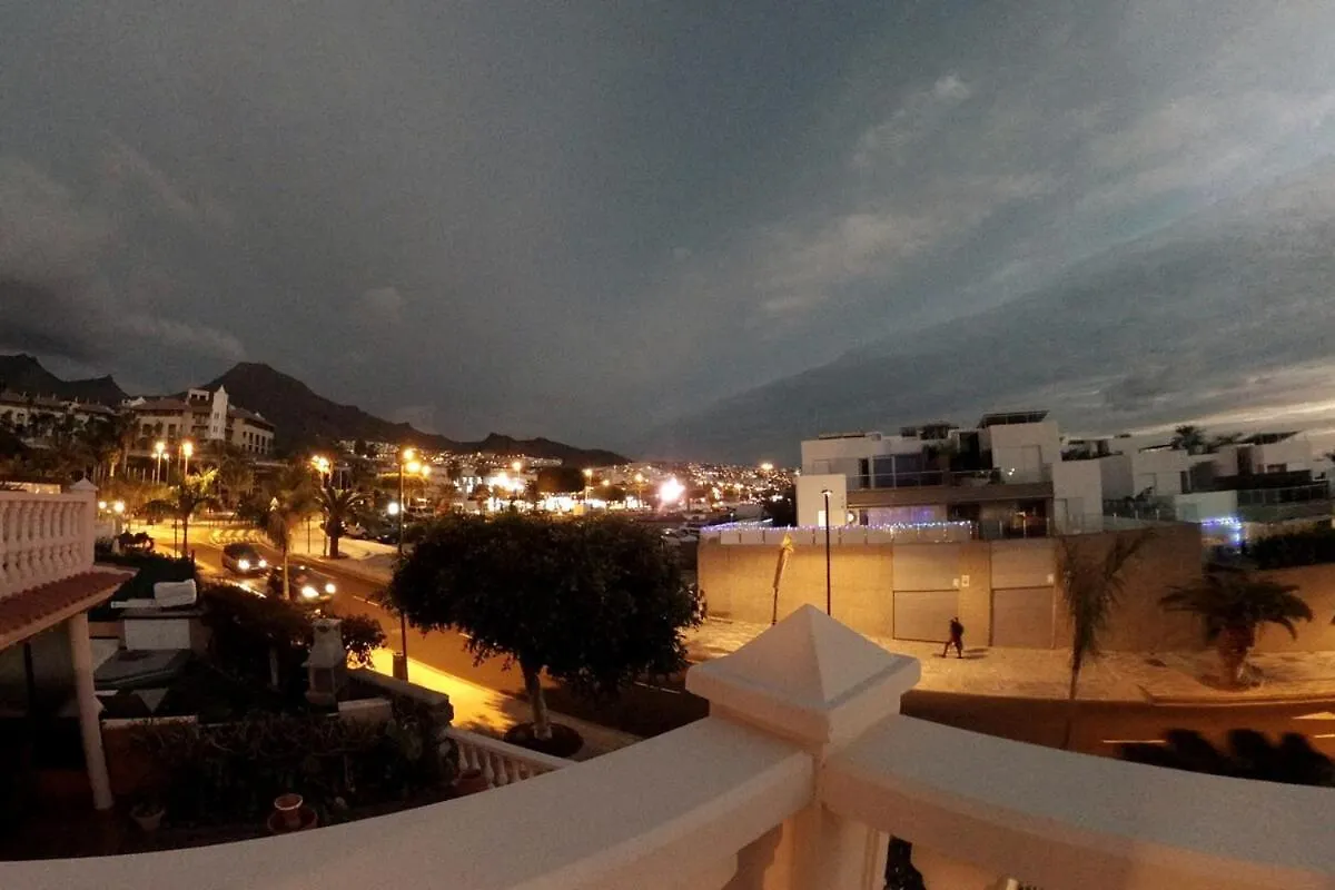 בית נופש אדחה Spacious Villa 500 M From The Sea! Playa Del Duque ספרד