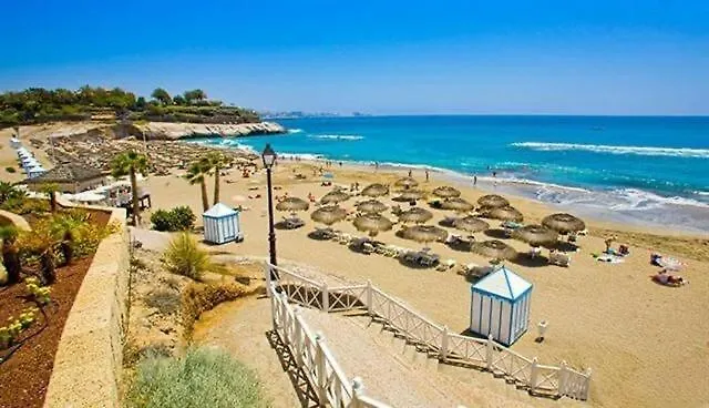 בית נופש אדחה Spacious Villa 500 M From The Sea! Playa Del Duque ספרד