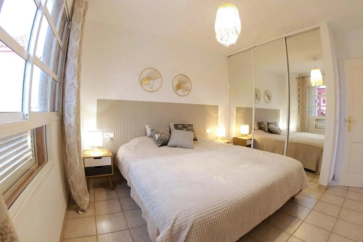אדחה Spacious Villa 500 M From The Sea! Playa Del Duque ספרד