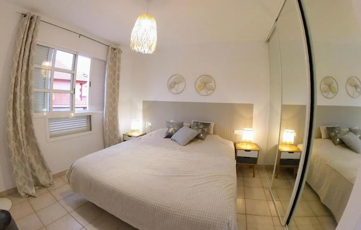 אדחה Spacious Villa 500 M From The Sea! Playa Del Duque 0*,  ספרד