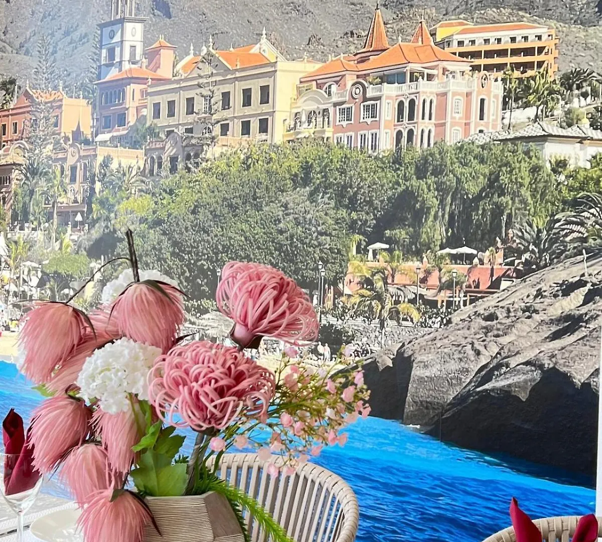 Semesterbostad Spacious Villa 500 M From The Sea! Playa Del Duque Costa Adeje