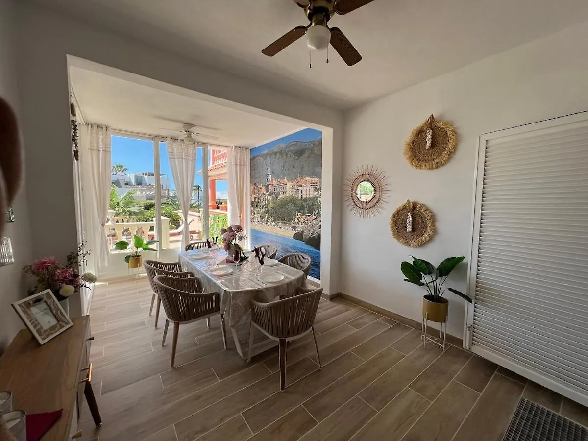 Semesterbostad Spacious Villa 500 M From The Sea! Playa Del Duque Costa Adeje